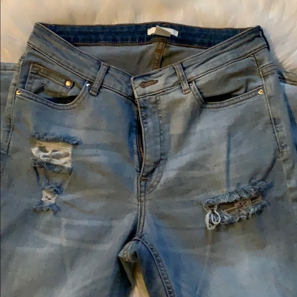 Ripped boyfriend jeans - Picture 2 of 5